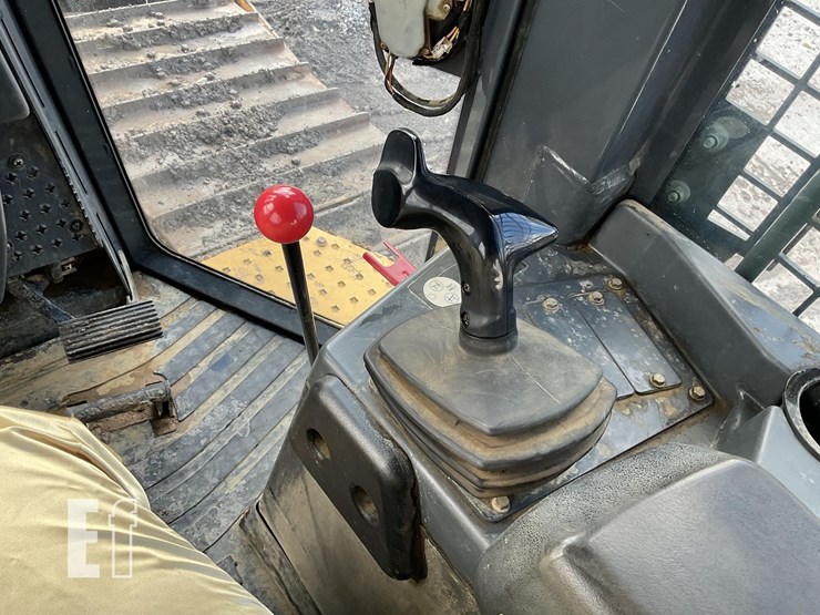 2012-deere-850k-image-17