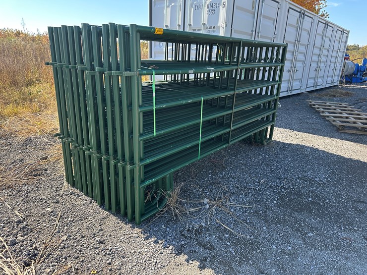 #32801-•-lot-of-(25)-corral-panels-image-1