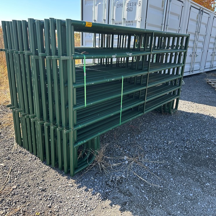 #32801 • Lot of (25) Corral Panels