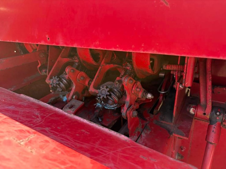 new-holland-316-image-6