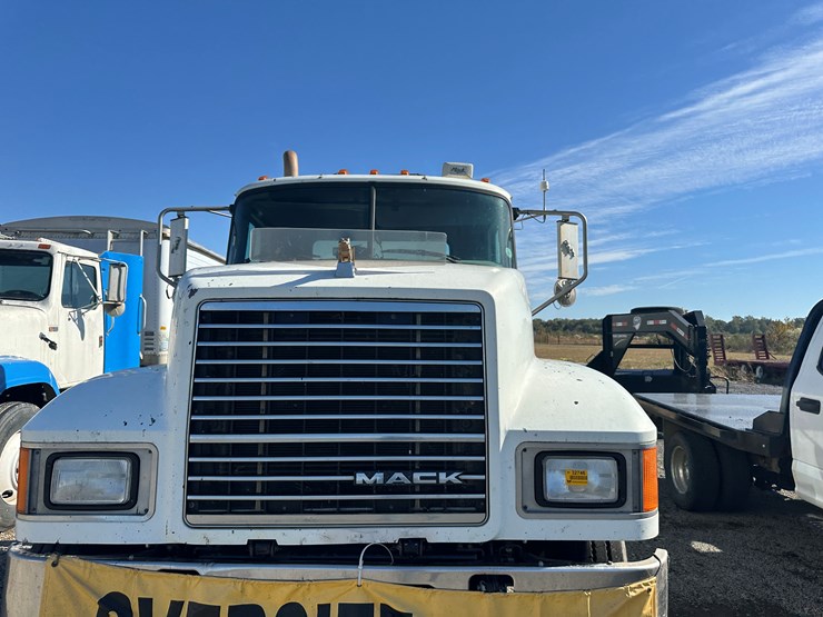 #32746-•-2014-mack-chu-t/a-daycab-truck-tractor-vin:-1m2an07y4em016702-image-35