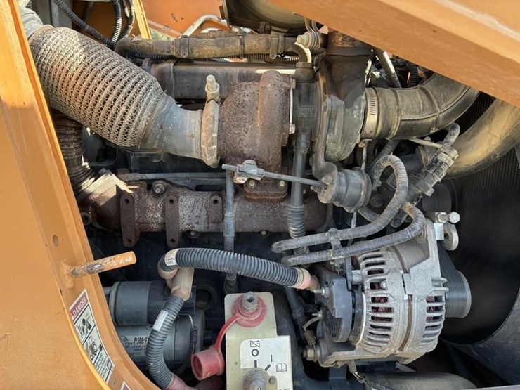 2018-case-580sn-image-21