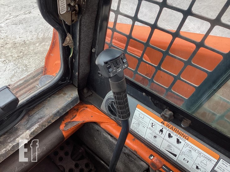 2005-bobcat-s220-image-13