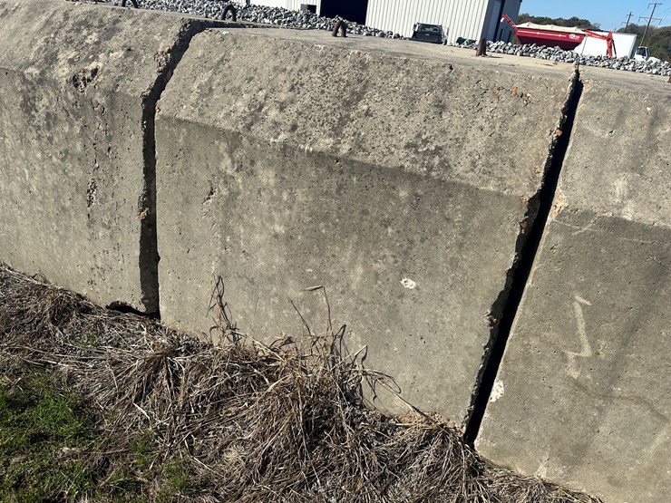 #32725-•-lot-of-(13)-~57"x80"-concrete-culvert-sections-image-16