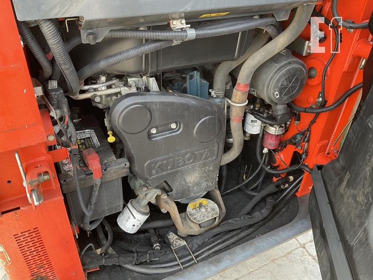 2018-kubota-ssv65-image-11