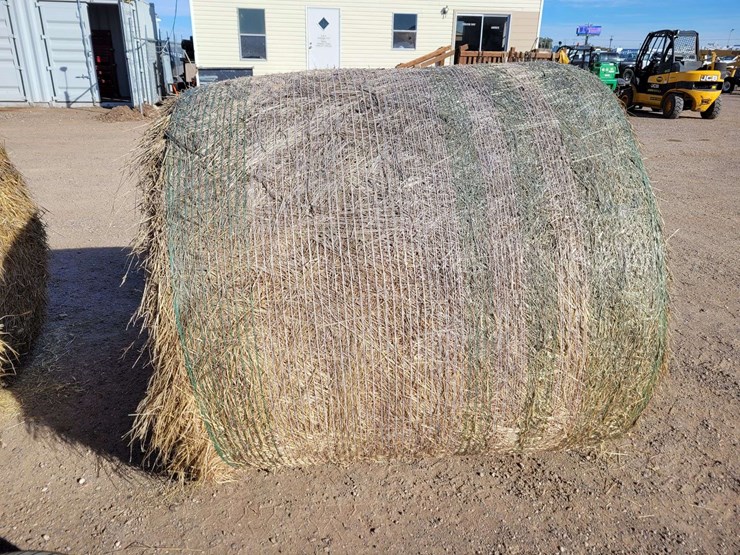 mixed-grass-hay-980±-lb.-bales-image-3