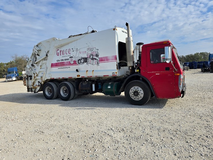 2001-mack-le613-image-32