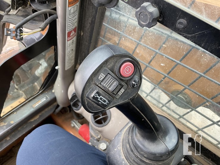 2015-case-sr250-image-16