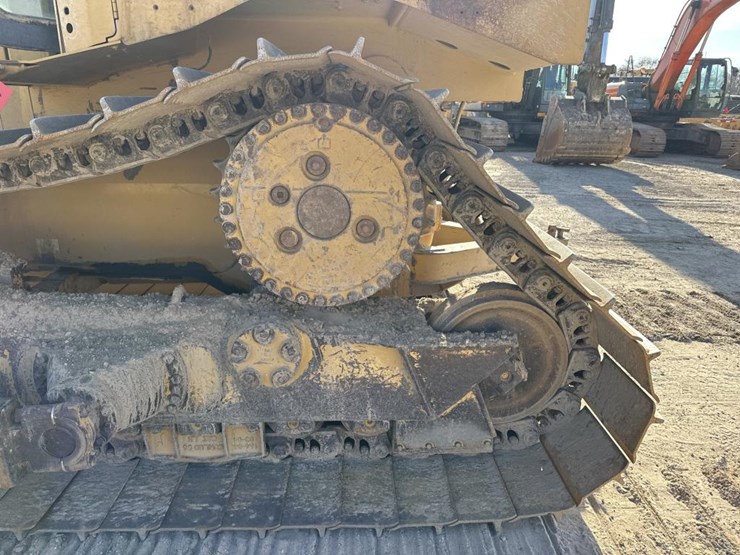 2012-caterpillar-d6t-image-39