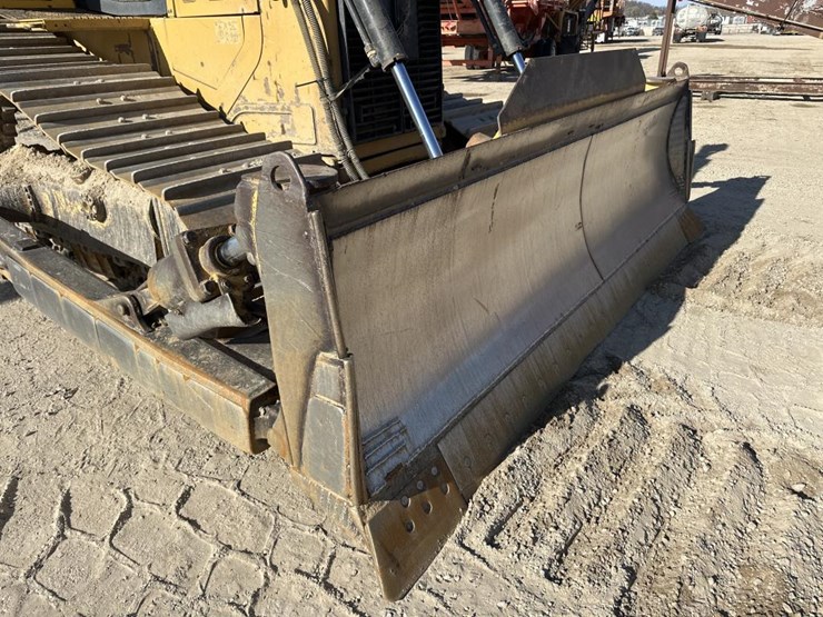 2012-caterpillar-d6t-image-13