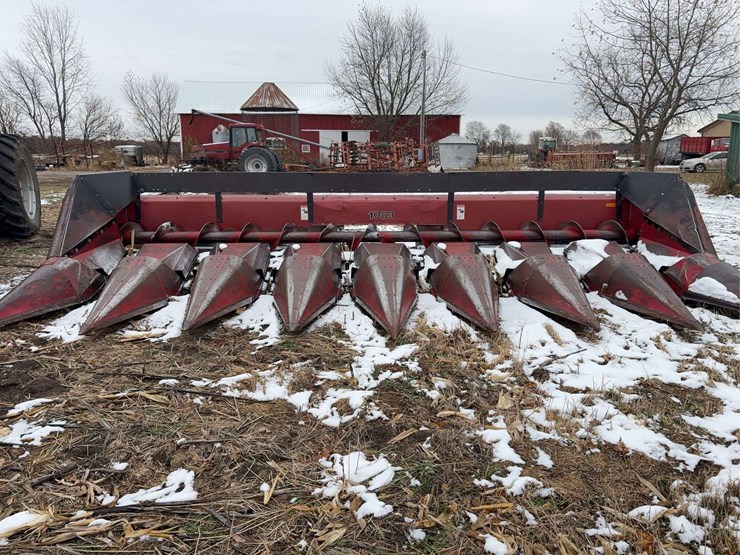 case-1083-8-row-corn-head-image-2