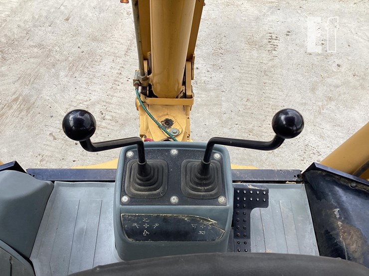 2004-caterpillar-416d-image-15