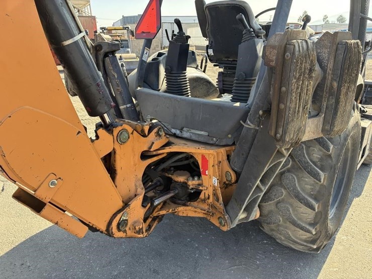 2018-case-580sn-image-14