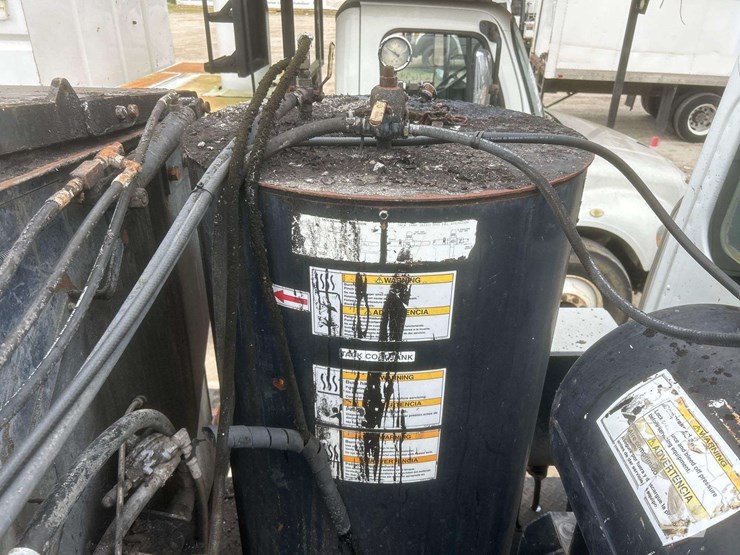 2014-freightliner-m2-106-image-29