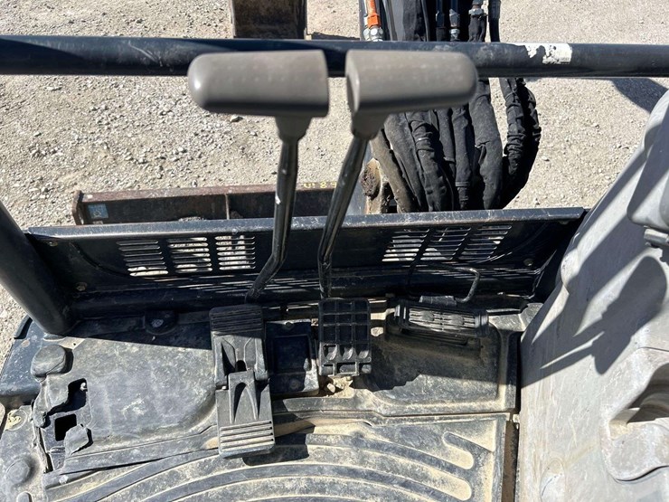 2017-deere-35g-image-14