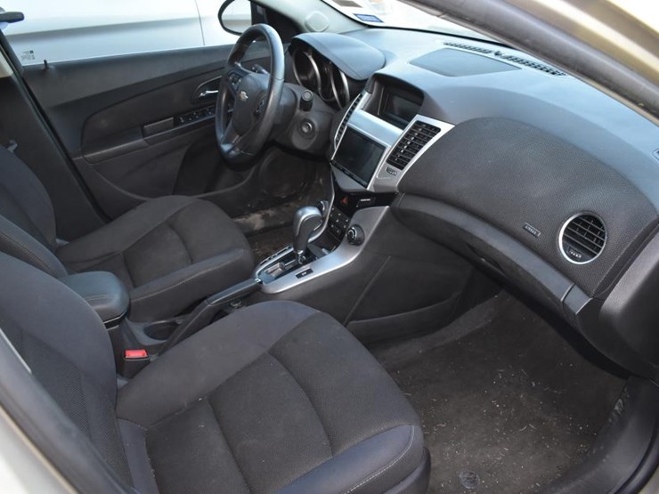 2016-chevrolet-cruze-lt-car-(vin-#-1g1pe5sb4g7101631)-(showing-appx-80,352-image-8