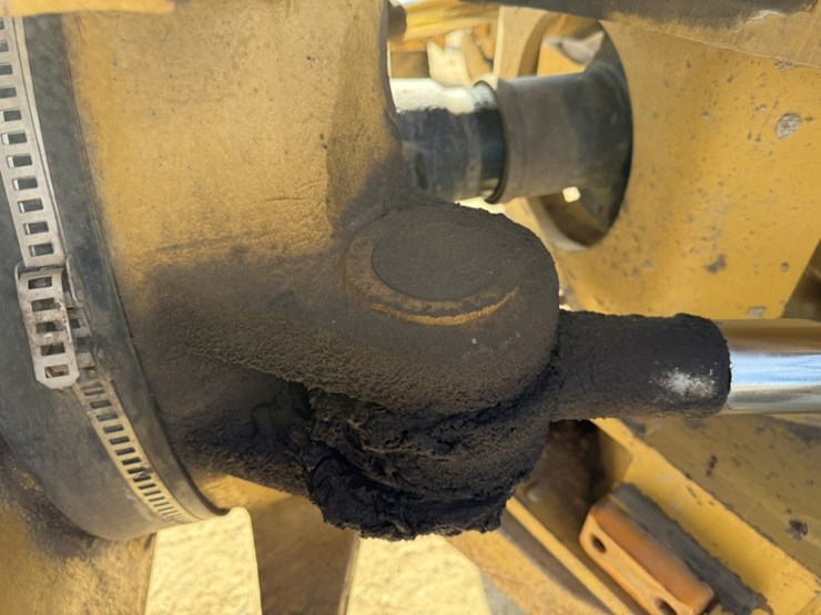 2010-caterpillar-740-image-49