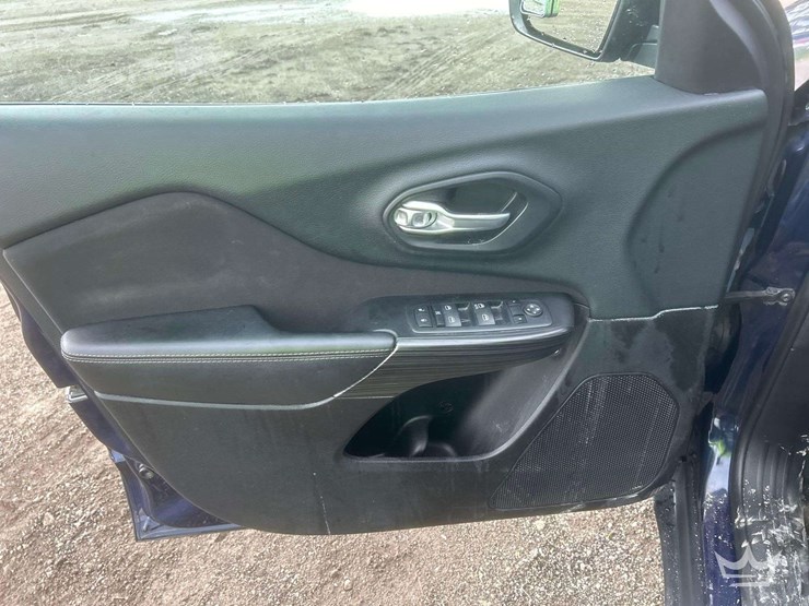 2014-jeep-cherokee-image-13