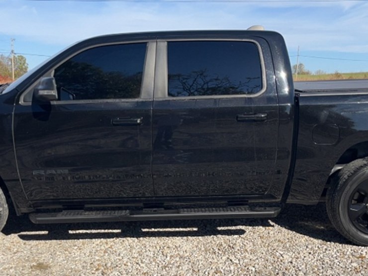 2019-ram-1500-big-horn-image-1