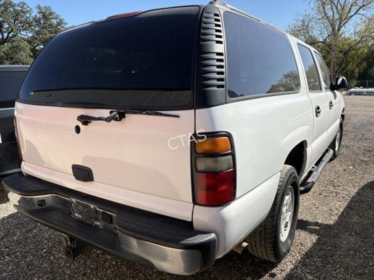 2005-chevrolet-tahoe-image-13