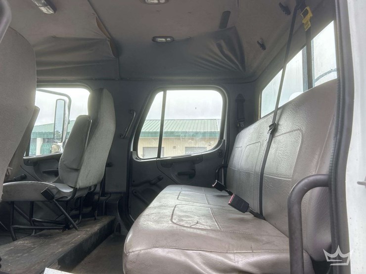 2014-freightliner-m2-106-image-18