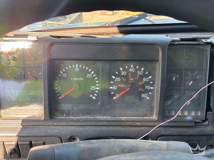 1998-volvo-vn-image-13