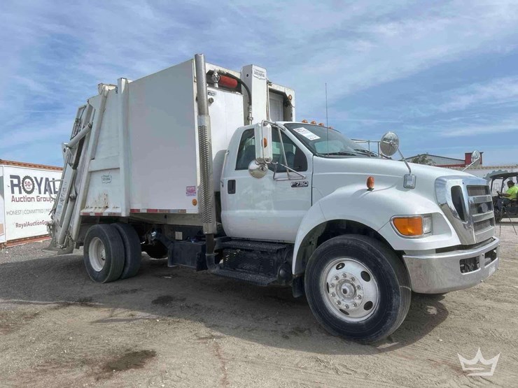 2013-ford-f750-image-2