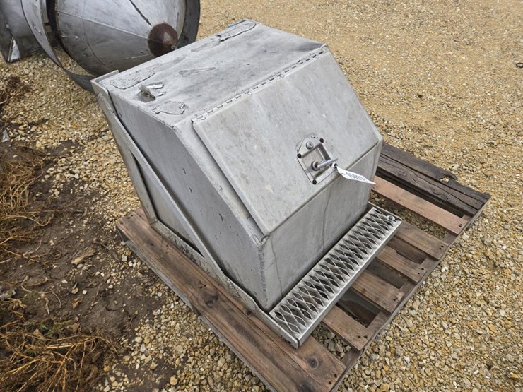 #5939-•-24"-frame-aluminum-step-box-image-5