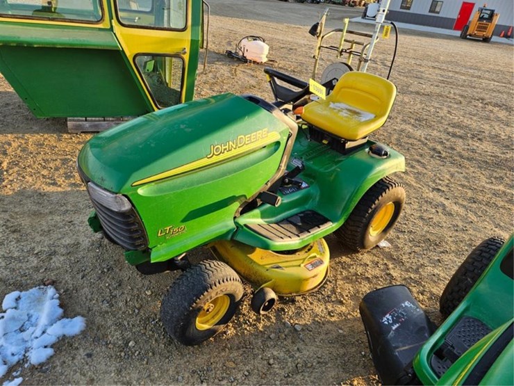 john-deere-lt150-image-1
