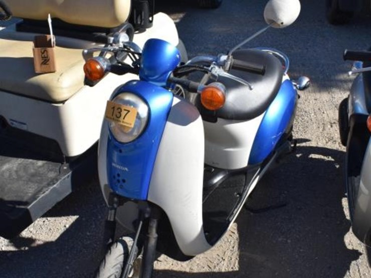 2008-honda-metropolitan-moped-(vin-#-jh2af60088k601301)-(showing-appx-9,313-image-2