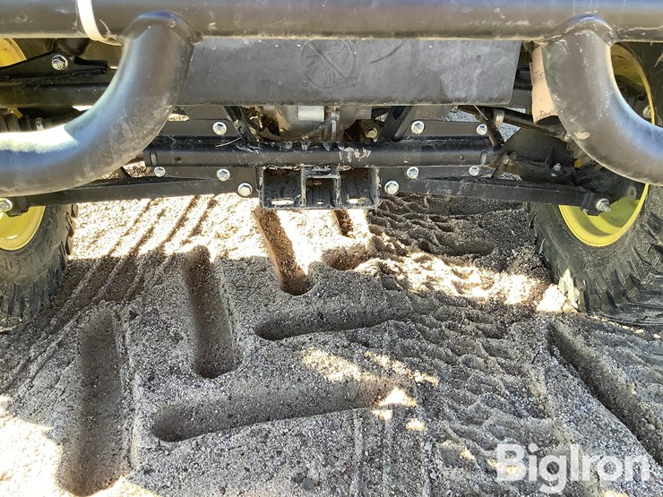 2023-john-deere-gator-image-11