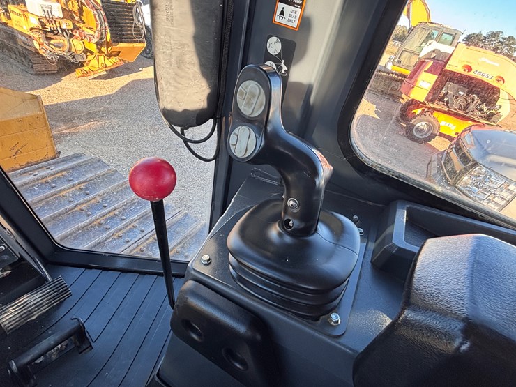 2022-deere-650k-lgp-image-16