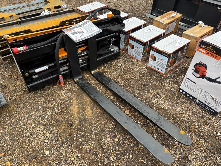 #70-•-skid-steer-hydraulic-position-pallet-forks-image-1