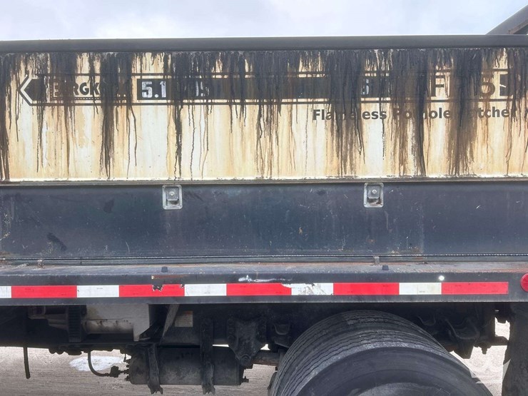 2014-freightliner-m2-106-image-34