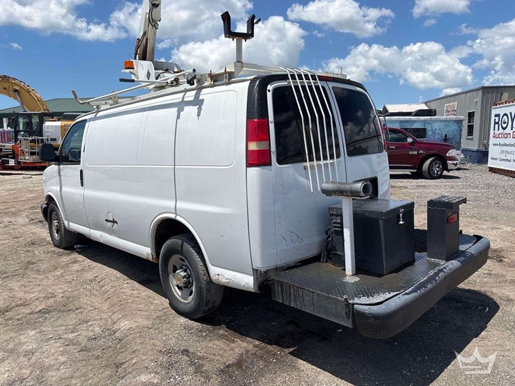 2006-chevrolet-express-3500-image-8