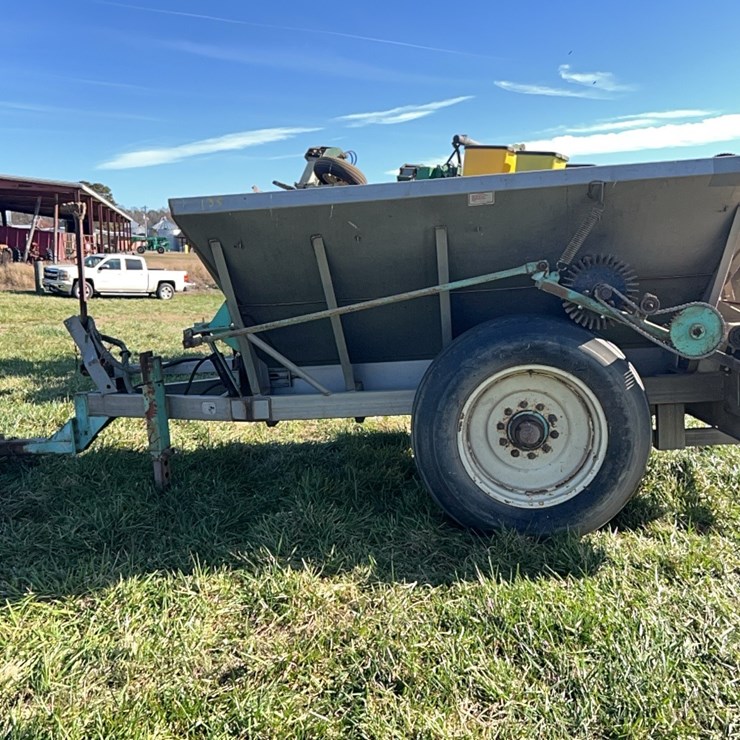 AGRICRAFT FERTILIZER BUGGY DUAL SPINNER