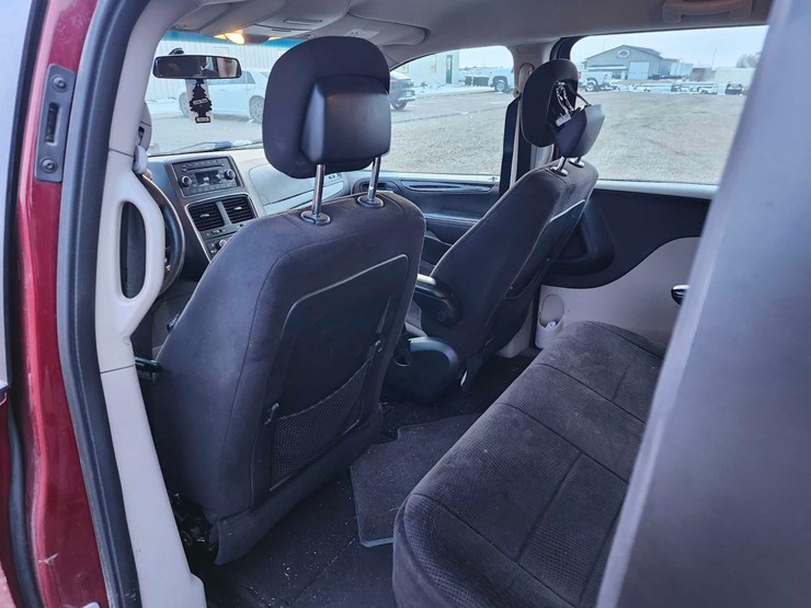 2014-dodge-grand-caravan-se-image-37