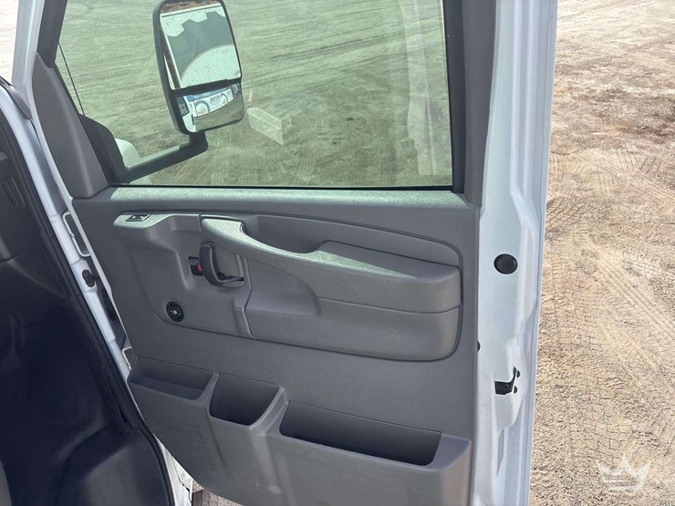 2008-chevrolet-express-box-truck-image-19