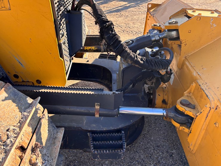 2022-deere-650k-image-12