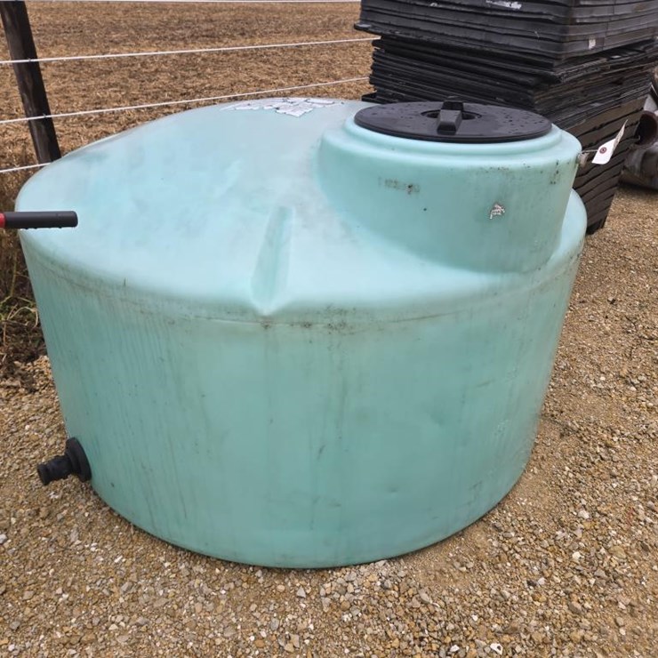 #5932 • 500 GALLON POLY ROUND TANK