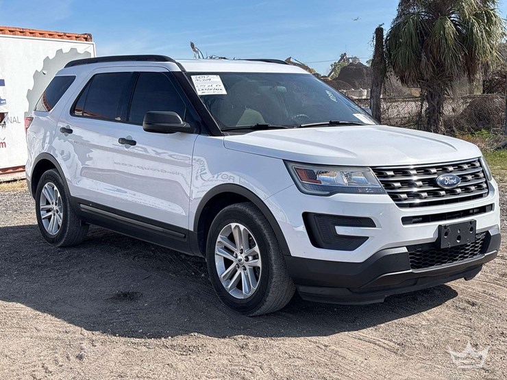 2017-ford-explorer-image-2