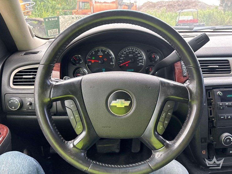 2010-chevrolet-tahoe-image-10