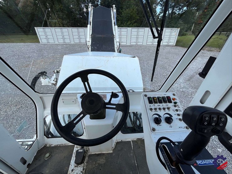 roadtec-cb100-sweeper-conveyor-image-47