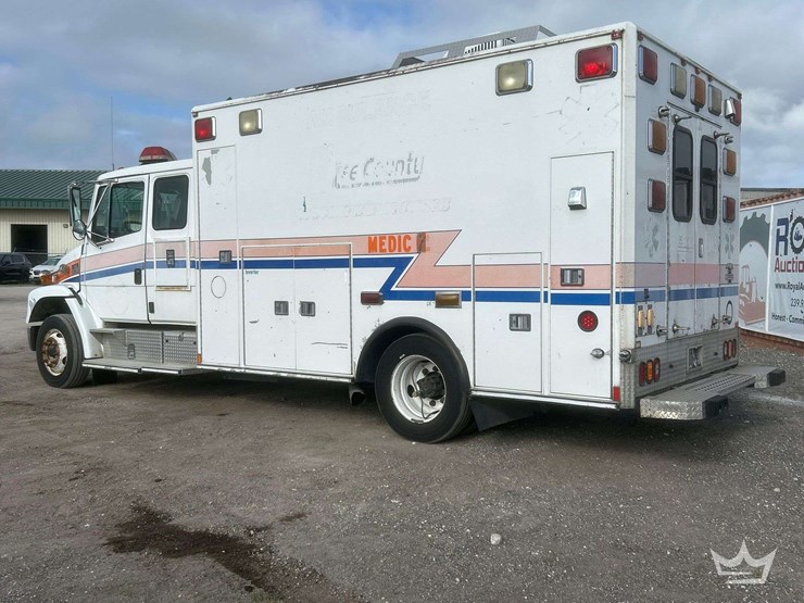 2003-freightliner-fl60-image-4