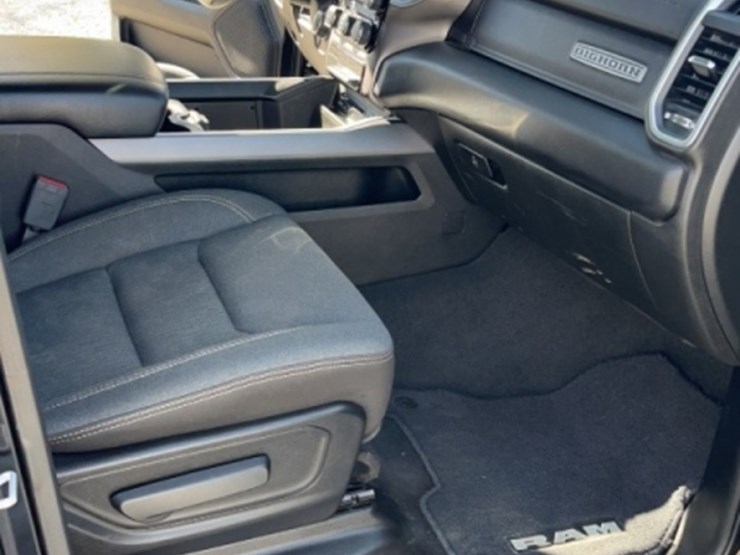 2019-ram-1500-big-horn-image-22