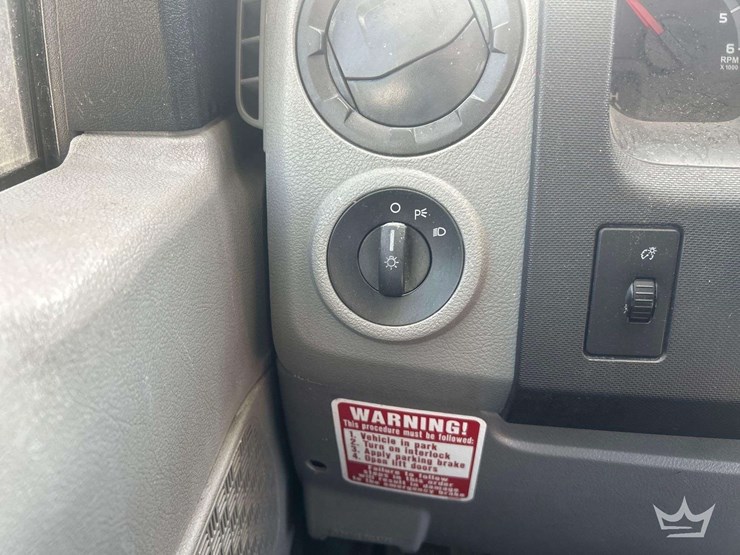 2014-ford-e-450-super-duty-shuttle-bus-image-16