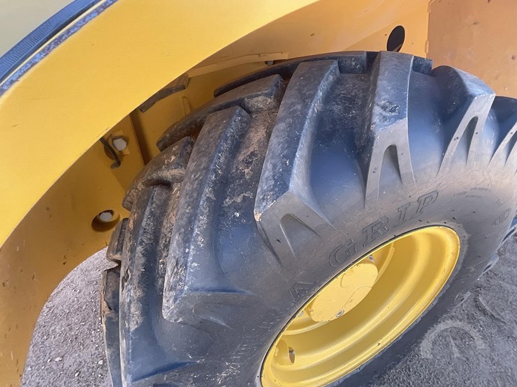 2015-deere-324k-image-16