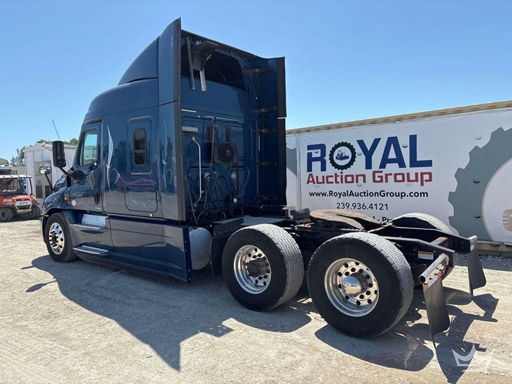 2017-freightliner-cascadia-125-image-4