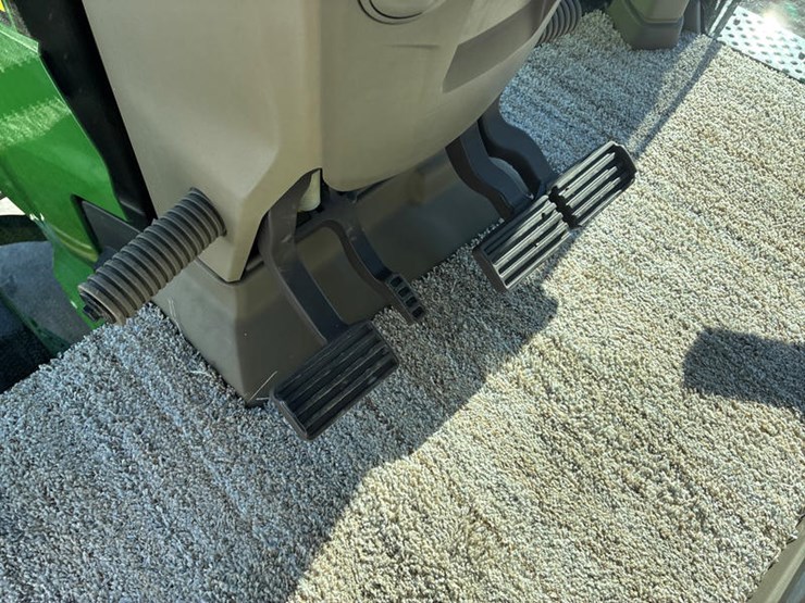 2024-john-deere-8r-410-image-75