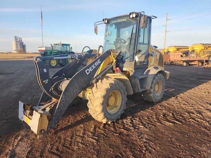 john-deere-324-image-4